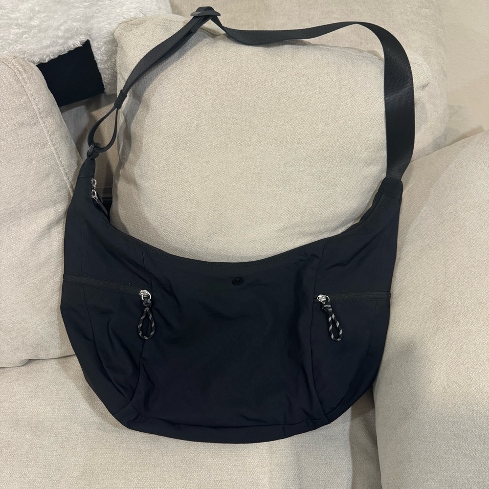 lululemon large slouchy sling bag 13L